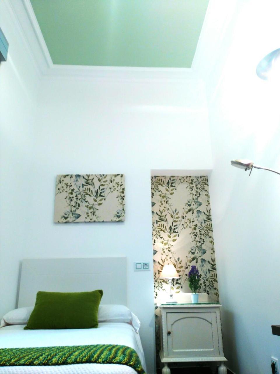 Bruna Paseo Del Prado Guest house 2*